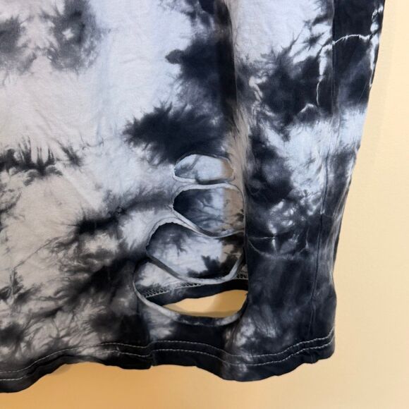 On Fire distressed tie-dye t-shirt with a "Kindness" graphic size 2X - Picture 4 of 5